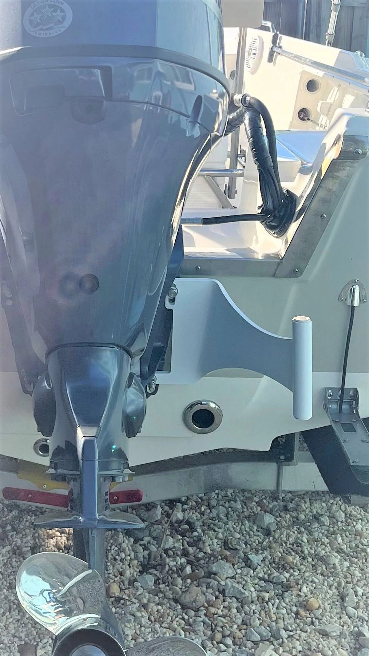 White Left/Port Side Motor Mount System with 7' White Pin C647929