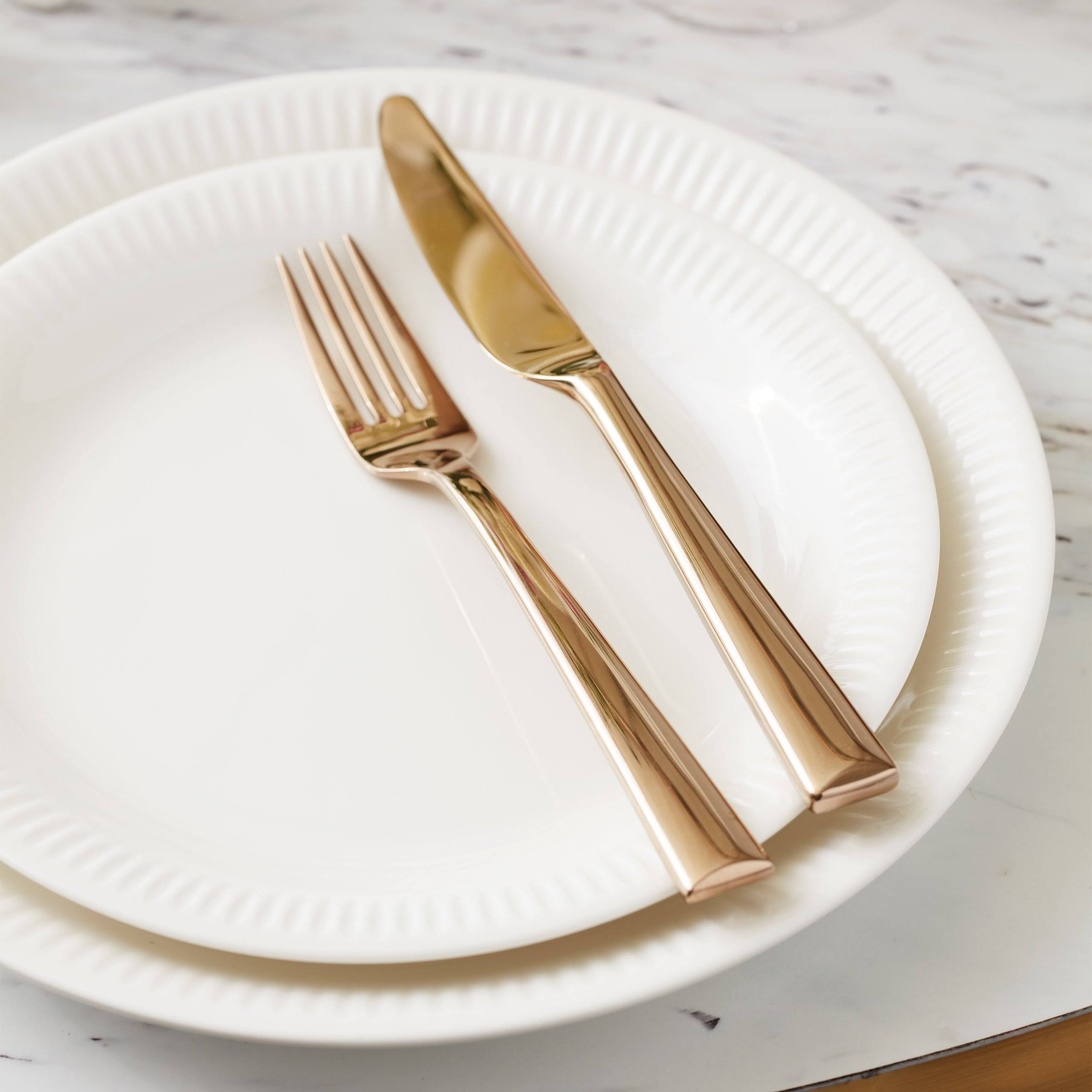 12 Piece White Dinnerware Set J546
